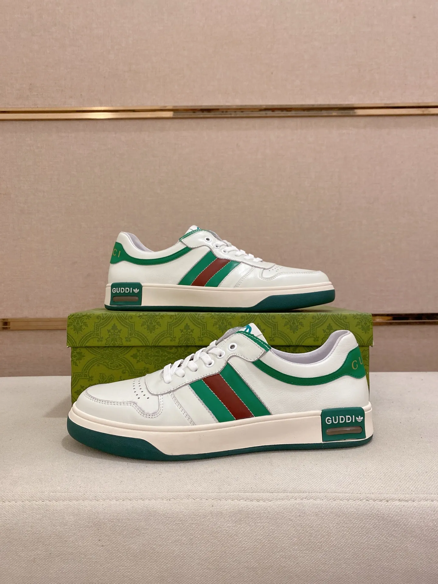 Men's clothing and shoes💰:440💰 (Gucci) The latest 🎁🎁casual and fashionable men's shoes👟 from the official website, hot style 💥 style is simple and elegant, exclusive for trendy men. Unique latest brand elements from the official website 👑original Gucci decoration, fashionable and generous, original cowhide leather ✅sheepskin lining, official website designated wear-resistant casual outsole, classic model taken at the counter in kind🎬38-44